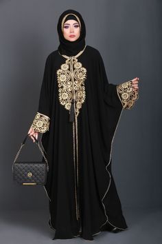 Burka Design Dubai Simple, Burka Design Dubai, Dubai Fashion Women Street Styles, Burka Design, Dubai Fashion Women, Abaya And Hijab, Moroccan Abaya, Abaya Designs Dubai, Dubai Fashion Week