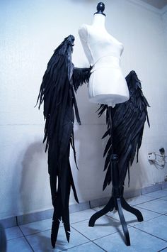 Black medium wings for Cosplay, Albedo cosplay from Overlord I've adjusted shipping prices for you! More shipping options to choose! THE FINAL PRODUCT CAN SLIGHTLY DIFFER FROM PHOTOS! The item is NOT READY TO SHIP, the wings are very detailed and depending on my workload might be made between 6-10 weeks! If you have a specific deadline, you should write us about it before buying. You can ask them in any color! Also you can ask them for the upper back. WINGS *Details!! Total length: 140cm approx Aesthetic Drawer, Wings For Cosplay, Albedo Cosplay, Demon Costume, Wings Cosplay, Costume Wings, Ange Demon, Clothing Design Sketches