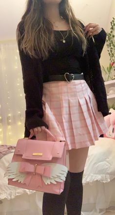 How To Style Pink Skirt Aesthetic, Black And Pink Skirt Outfit, Pastel Winter Outfit Classy, Pink And Black Plaid Skirt Outfit, Pastel Pink Skirt Outfit, Pink Edgy Outfits, Cute Pink And Black Outfits, Faldas Rosas Outfit, Pink Outfits Skirt