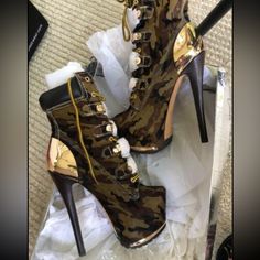 Brand New Never Worn Zigigirl Camo Heels. Size 7 New In Box Box Is A Little Damaged But Shoes Are In Perfect Condition Boujee Style, Camo Heels, Couples Matching Outfits Swag, Cool Heels, Couples Matching Outfits, Custom Heels, Shoes Game, Bedazzled Shoes, Butterfly Heels