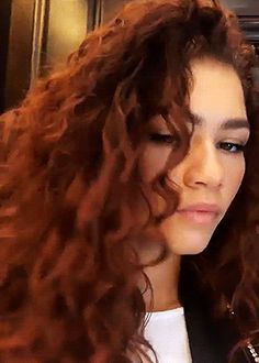 Red Hair Curly Dyed, Zendaya Red Hair, Zendaya Hair, Red Hair Inspo, Red Curly Hair, Cherry Chocolate, Colored Curly Hair, Hair Color Auburn, Zendaya Coleman