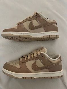 Cute Aesthetic Nike Shoes, Christmas Which List Ideas, Nike Shoes Tan, Nike Dunks Neutral, Cite Shoes, Beige Nike Dunks Low, Shoes Jordan Brown, Cute Nike Dunks, Neutral Dunks Women