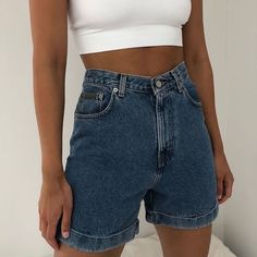 Minimal Stil, Vintage High Waisted Shorts, High Waisted Denim Shorts, Look Retro, Vintage Short, Cropped Tops, Mode Inspo, Vintage Shorts, Looks Style