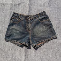 Vintage Donaldson denim shorts  High rise Embroidery on the back pocket  Good preloved condition  Size on tag 32 Waist 29" Front rise 10" Inseam 3" Shorts Grunge, Shorts Women, Denim Shorts Women, Short En Jean, Skorts, Jeans Shorts, Short Outfits, Jean Shorts, Favorite Outfit