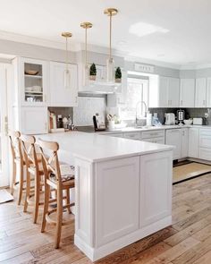 35 Functional Kitchen Peninsula Ideas You Need to See White Contemporary Kitchen, Beautiful White Kitchens, Contemporary Kitchen Cabinets, Farmhouse Kitchen Island, Kitchen White, All White Kitchen, Classic Kitchen, Brass Handle