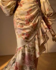 Elegant Silk Dresses, 00s Mode, Rok Outfit, Floral Dress Outfits, Hip Dress, Glam Dresses, Lantern Sleeve, Mermaid Dresses, Mode Vintage