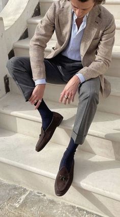 Dive into the world of Timeless Men's Fashion, where quality meets classic style, ensuring your wardrobe remains elegant and relevant across all outfits. Dapper Outfit, Classy Suits, Fashion Suits For Men, Mens Fashion Classy, Fashion For Men