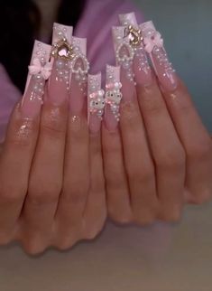 Baby Pink Prom Nails, Cute Pink Quinceanera Nails, Xv Pink Nails, Pink Quinceanera Nails Medium, White Quince Nails, Pink Quince Makeup, Pink Quince Nails With Butterflies, Pink Quince Nails, Pink Flower Quince Nails