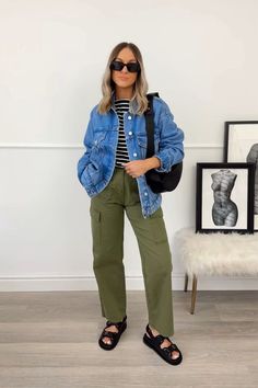 Minimal Casual Style, 70 Degree Weather Outfit Summer, Warm Weather Fall Outfits, 70 Degree Weather Outfit, Elevated Casual Outfit, Denim Jacket Outfits, Spring Denim Jacket, Spring Denim, Denim Jacket Outfit