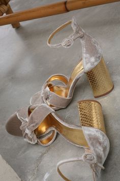 Fall Wedding Shoes, Metallic Wedding, Classic Heels, Wedding Heels, Gorgeous Shoes, Lovely Clothes