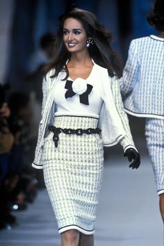 Chanel 90s, 90s Runway, Chanel Runway, Mode Chanel, Chanel Couture, Chanel Vintage, Chanel Fashion