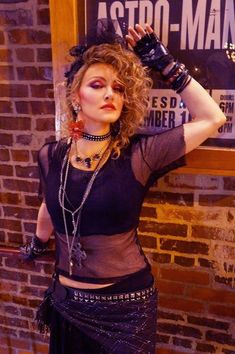 Madonna In The 80s, 80s Rock Fashion Women, 80s Outfit Ideas, 80s Theme Party Outfits, 80s Dress Up, Madonna Costume, 80s Rock Fashion