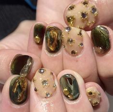 Dark Green Gem Nails, Nail Design Glitter, Velvet Nails, Trends Nails, Hippie Nails, Pretty Gel Nails, Acrylic Nail Art, Nails Manicure, Nails 2024