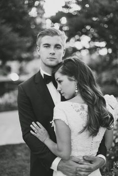 I love how the focus is on the groom, instead of just the bride for once. Prom Pictures Couples, Prom Photography, Michael Weatherly, Prom Poses, Prom Photos, Prom Pictures, Photo Couple