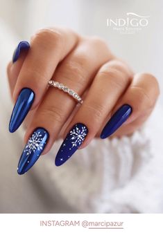 Nail Art Bleu, Nail Noel, Blue Christmas Nails, December Nails, Christmas Gel Nails, Nagel Tips, Nail Repair, Smink Inspiration, Snowflake Nails