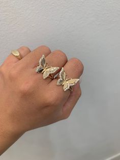 Cute butterfly ring in solid 14k gold, 1 tone, yellow gold, it has cubic zirconias that add brightness to the piece, size 7 but we can make it as you need it, you can use it daily or on special occasions, item sold by piece, weight undetermined. Gold Butterfly Ring With Diamond Accents, Gold Cubic Zirconia Butterfly Ring, Luxury Diamond Butterfly Ring, Yellow Gold Diamond Butterfly Ring For Promise, Gold Diamond Butterfly Ring As Gift, Butterfly Ring With Diamond Accents For Gift, Gold Diamond Butterfly Ring Gift, Butterfly Shaped Ring With Diamond Accents As Gift, Gold Butterfly Diamond Ring Gift