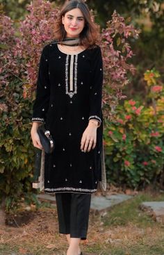 Black Shalwar Kameez For Women, Velvet Kurtis Design, Designing Dress, Velvet Pakistani Dress, Kurti Pants, Velvet Suit Design, Luxury Pret, Velvet Dress Designs, Designer Party Dresses