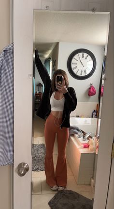 Gym Leggings Outfit, Casual Outfit Aesthetic, Casual Cute Outfits, Cute Fashion Outfits, Fashion Outfits Cute, Cute Outfits Casual, Outfit Ideas Cute, Outfit Inspo Aesthetic, Crz Yoga