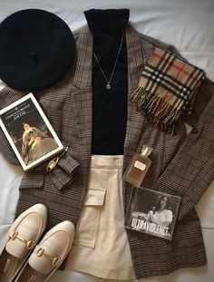 Poet Inspired Outfits, Poet Style Clothes, Dark Academia Boots Outfit, Dark Academia Aesthetic Clothes Women, Preppy Autumn Aesthetic, Winter Light Academia Outfits, Summer Academic Outfit, Fall Light Academia Outfits, Poet Aesthetic Clothes