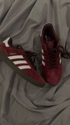 Red Spezial Adidas, Adidas Spezial Red, Red Sambas Adidas, Burgundy Sambas, Adidas Samba Aesthetic, Red Adidas Gazelle, Red Sambas, Red Gazelle, Red Samba