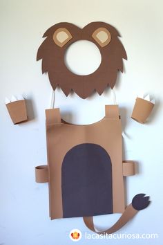 Disfraz de león hecho con foami que consta de pechera, garras y melena de león How To Make A Lion Costume, Diy Animal Costume For Kids, Animal Costume Diy, Lion Costume For Kids, Diy Lion Costume, Diy Animal Costume, Lion Fancy Dress, Animal Costumes Diy, Lion Costume Diy