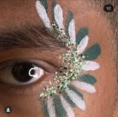 Easy Festival Face Paint, Glitter Face Art, Green Face Paint Ideas, Game Day Makeup Football, Cheer Makeup Looks, School Spirit Makeup, Spirit Day Makeup, Cheer Face Paint Ideas, Football Makeup Ideas