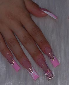 Powder Pink Nails Design, Birthday Nails White And Pink, Pink And White Nails Birthday, Boujie Nail Designs, Classy Nails With Rhinestones, Pink Outline Nails, Long Acrylic Nails Designs Ideas Baddie, Extra Nail Ideas, Pink Bottom Nails