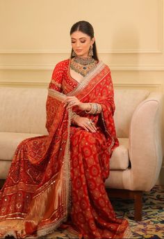 Reception Dress Bride Indian, Indian Outfits Modern, Latest Saree Trends, Bride Reception Dresses, Lehnga Dress, Fashionable Saree Blouse Designs, Newly Wed, Pakistani Fancy Dresses, Saree Designs Party Wear