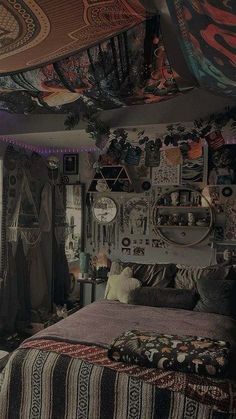 Indie Office Decor, Trippy Bedroom Ideas Aesthetic, Room Maximalist Decor, Small Room Ideas Maximalist, Gothic Dorm Room Ideas, Grunge Bed Ideas, Earthy Goth Bedroom, Victorian Maximalism Bedroom, Maximalism Bedroom Aesthetic