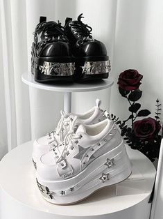 Grunge Platform Shoes, Evangelion Shoes, Plateforme Shoes, Shoe Inspo Aesthetic, Platform Shoes Aesthetic, Kawaii Platform Shoes, Alien Shoes, Cute Platform Shoes, Goth Platform Shoes