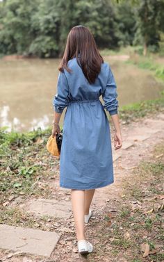 Outfits Con Jeans, Academia Fashion, Keds Style, Cute Couple Cartoon, Couple Photography Poses, Modest Fashion Outfits, Denim Outfit, Fashion Tops