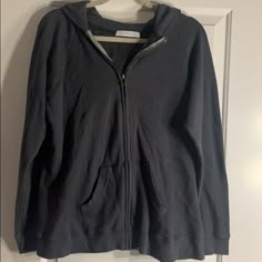 Daydreamer Zip Up Hoodie Dark Gray Nwt Without Care Tag I Think Is L The Measure Is Width 22” And Length 23” Box B Dark Grey Clothes, Zipup Hoodie Outfit, Shy Aesthetic, Dark Grey Zip Up Hoodie, 10k Z Nation, Oversized White Hoodie, Niall Horan Outfits, Obx Aesthetic, Bleach Hoodie