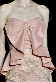 details Glamorous Women, Baju Kahwin, Romantic Dresses, Draping Fashion, Myanmar Dress Design, فستان سهرة, Fashion Sewing Pattern, Big Bow, Mode Inspo