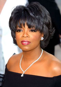 Oprah Winfrey - Born in Kosciusko, MS Top Hairstyles For Men, Weave Styles, Athletic Hairstyles, Girls Braids, Popular Hairstyles, Hair Weave, Hair Pictures, Professional Hairstyles