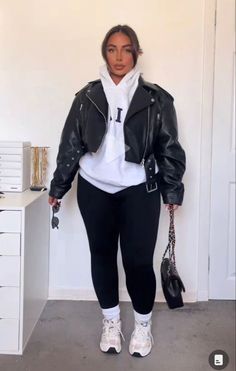 5 Best Plus Size Airport Outfits You Should Try | Chic & Aesthetic Plus Size Airport Outfits | Airport Outfits for Summer, Winter, Spring, Fall, Autumn, Travel Outfits Closet Revamp, Looks Hip Hop, Plus Size Baddie Outfits, Winter Closet, Leather Jacket Outfits, Classy Casual, Casual Chic Outfit