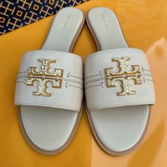 Brand New In Box Tory Burch Everly Slide Iconic Rolled Brass Logo Embellished With Crystals Dulce De Leche Color Calf Leather Rubber Sole Sandals Please Note: Dust Bag Is Not Included. Discontinued And Hard To Find. Very Rare. Stunning!!!!! 100% Authentic. Buy With Confidence. Due To Authenticity And Income Tax Purposes, We Keep Original Store Receipts For Every Item We Sell. Please Feel Free To Ask Any Questions Or Concerns Before You Buy. Tory Burch Slides, Ivory Sandals, Chanel Heels, Sparkly Sandals, Soft Sandals, Pretty Sandals, Pretty Shoes Sneakers, Miller Sandal, Crystal Logo