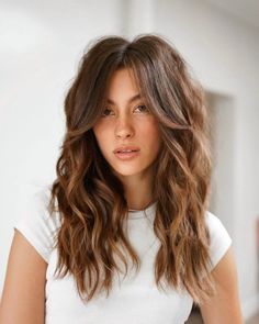 22 Flattering Ways To Pair Curtain Bangs With Curly Hair Wavy Layered Haircuts, Medium Curly Haircuts, Baylage Hair, Curls For Long Hair, Oval Face Hairstyles, Midlength Haircuts, Mom Hairstyles, Oval Face