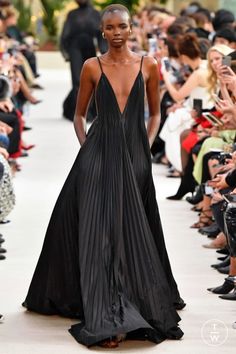 Valentino Collection, Fashion Tips For Women, Looks Style, Summer 2019, Event Dresses, Beautiful Gowns, Guest Dresses