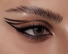 Trendy Eyeliner Looks, Black Graphic Liner Looks, Black Eyeliner Looks Creative, Graphic Eyeliner Ideas For Hooded Eyes, Black Eyeliner Looks Edgy, Bold Eyeliner Looks, Graphic Eyeliner For Hooded Eyes, Graffic Liner Black