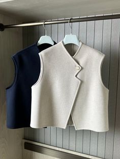 Minimalist Wardrobe Capsule, Detail Couture, Wearable Art Clothing, Garment Details, Vest Style, Modest Dresses Casual, Vest Designs, Fashion Inspiration Design, Pinterest Outfits