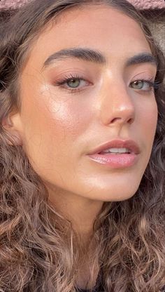 Natural Daytime Makeup, Europe Makeup, Dewy Summer Makeup, Glowy Natural Makeup, Fresh Makeup Look, Sunkissed Makeup, Pale Makeup, Estilo Kylie Jenner