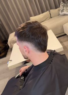 Men Short Mullet Hairstyle, V Burst Fade, Taper Fade Short Hair, Short Hair With Beard, Short Mullet, Men Haircut Curly Hair