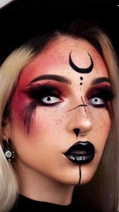 Witch Makeup Black Women, Witchy Looks Makeup, Hecate Makeup Ideas, Wiccan Makeup Looks, Halloween Makeup Ideas Witch, Black Witch Makeup Halloween, Witch Cosplay Makeup, Which Make Up For Halloween, Hecate Makeup