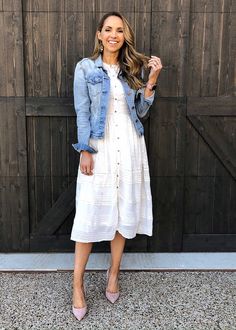 White Denim Jacket Outfit, Blush Heels, Jacket Outfit Women, Jean Jacket Outfits, Denim Jacket Outfit, Denim Jacket Fashion, Dress With Jean Jacket, Denim Jacket With Dress, White Denim Jacket