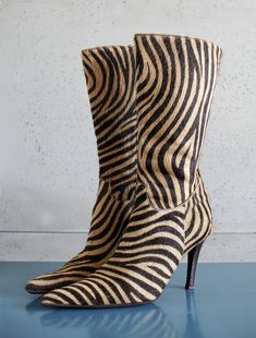 Mercanti Aldo vintage fashion hair leather ZEBRA print boots size: 40 EUR, 9 US WOMEN, 6.5 UK WOMEN high quality hair on leather  leather linning zippers condition: very good vintage Luxury Vintage Boots For Party, Luxury Vintage Party Boots, Leather Outfit Women, Print Outfits For Women, 70s Fashion Shoes, 70s Glam Fashion, Zebra Print Outfits, 90s Brands, Zebra Print Boots