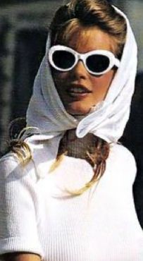 Chaos Photography, Head Scarf Outfit, Atl Fashion, Vintage Italian Style, 60s Sunglasses, 1950s Girl, Old Money Aesthetic Outfit, Rich City, Cadillac Convertible