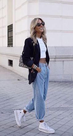 Outfit Con Converse, Streetwear Fashion Fall, Outfit Converse, Dinah Shore, Winter Date Night, Winter Date Night Outfits, Home Wear Women, Date Night Outfits, Trendy Streetwear