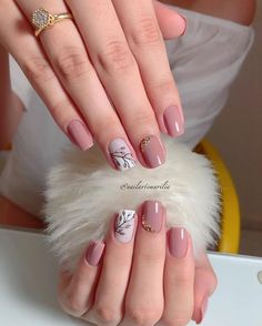 Bridal Nail Art, Hello Nails, Nail Art Wedding, Trendy Nail Art, Pretty Nail Art, Floral Nails, Fancy Nails, Short Acrylic Nails, Manicure E Pedicure