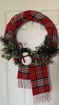 Country Christmas Decorations, Porch Christmas Decor, Front Porch Christmas, Front Porch Christmas Decor, Christmas Decorations Rustic