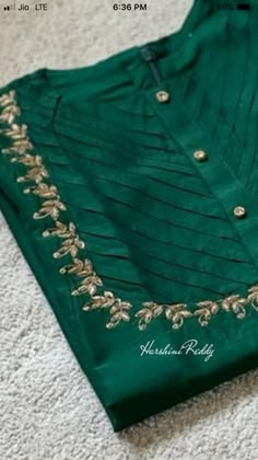 Kurti Embroidery, Hand Embroidery Dress, Hand Beaded Embroidery, Silk Kurti, Neck Designs For Suits